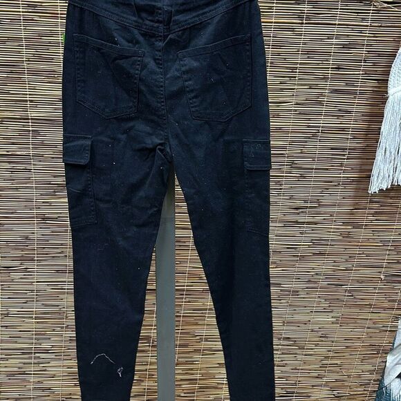 Tinseltown Juniors' Pull-on Skinny‎ Cargo Pants, Created for Macy's - Black Size - Picture 3 of 3